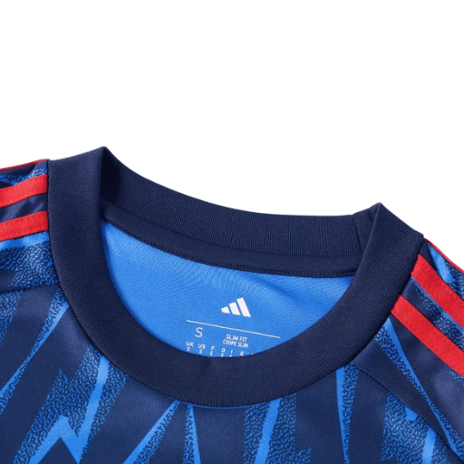 Kit de camisetas locales del Liverpool 2024/25