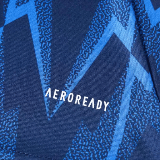 Kit de camisetas locales del Liverpool 2024/25