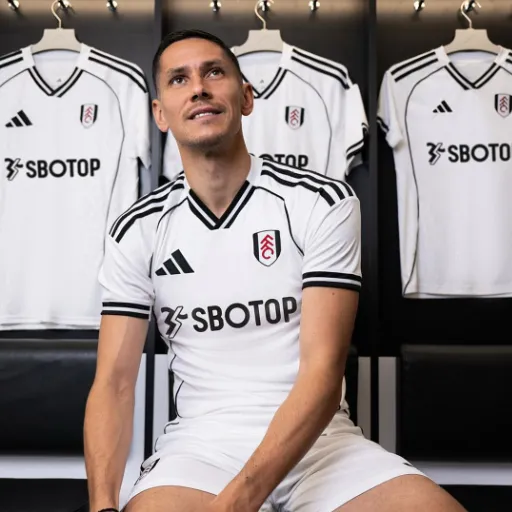 Histoire et évolution des maillots Fulham
