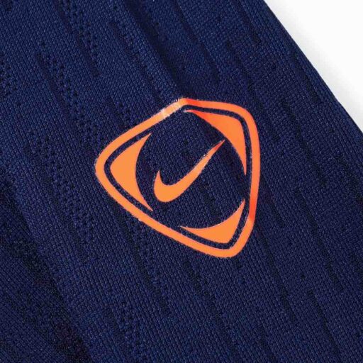 Barcelona 1 4 Zip Tracksuit 2025 26 Enfants Noir Orange Détail-4