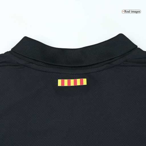 Détail du maillot de football à l'extérieur de Barcelone-5-1