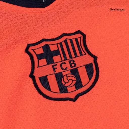 Tercera equipación de fútbol visitante infantil del Barcelona 2025/26 vista lateral derecha