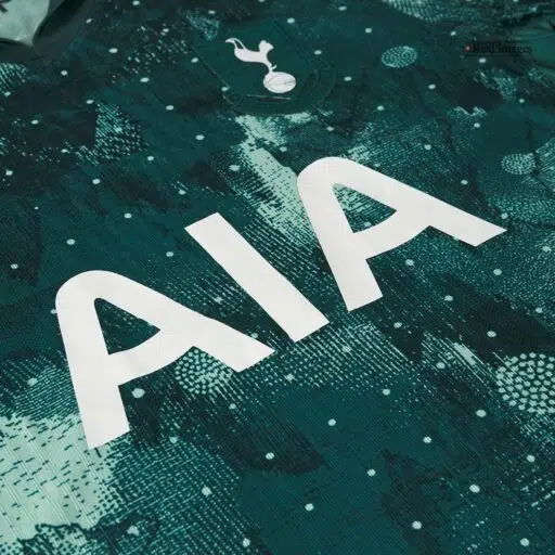 Cuello de la camiseta de fútbol versión jugador de tercera equipación del Tottenham Hotspur SON 7